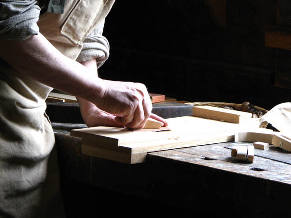Nacemos de la influencia y formación  heredada en el sector de la <strong>carpintería de madera y ebanistería  en Maçanet de Cabrenys.</strong>